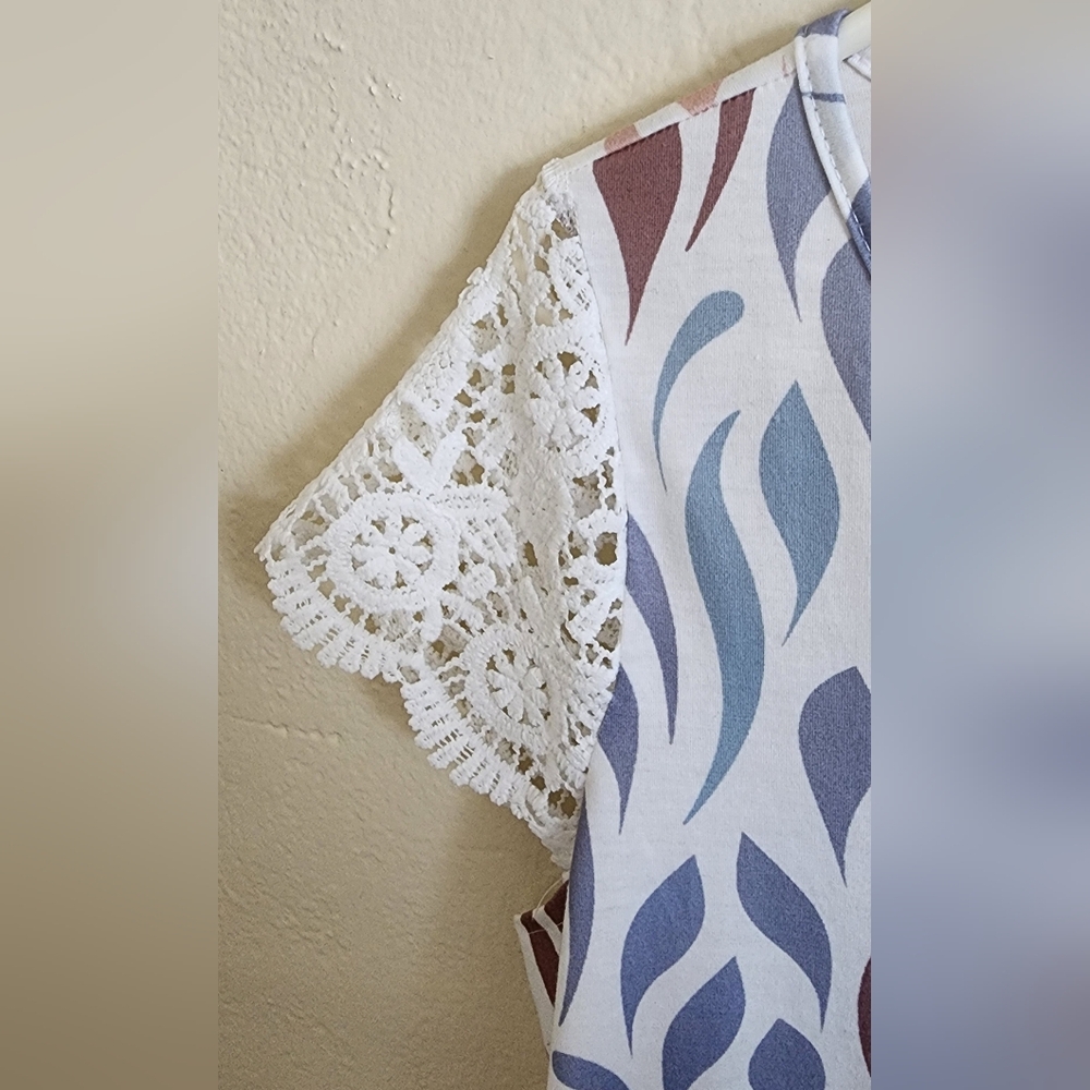 Patterned Lace Sleeve Top - Picture 5 of 11